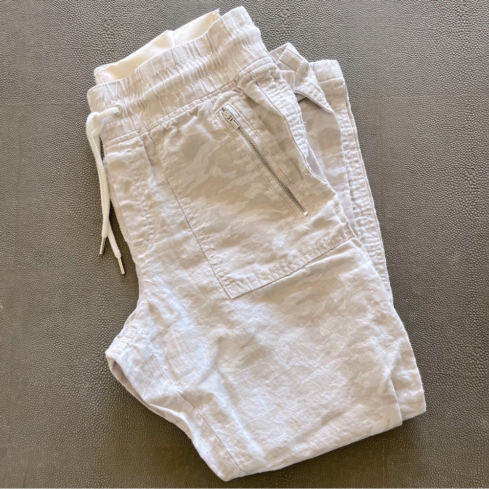 Athleta Cabo Tide Linen Jogger in neutral Camo - size 6